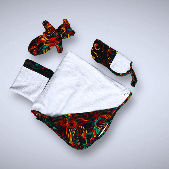 Serviette de bain, gant de toilette, bavoir et doudou pour bébé